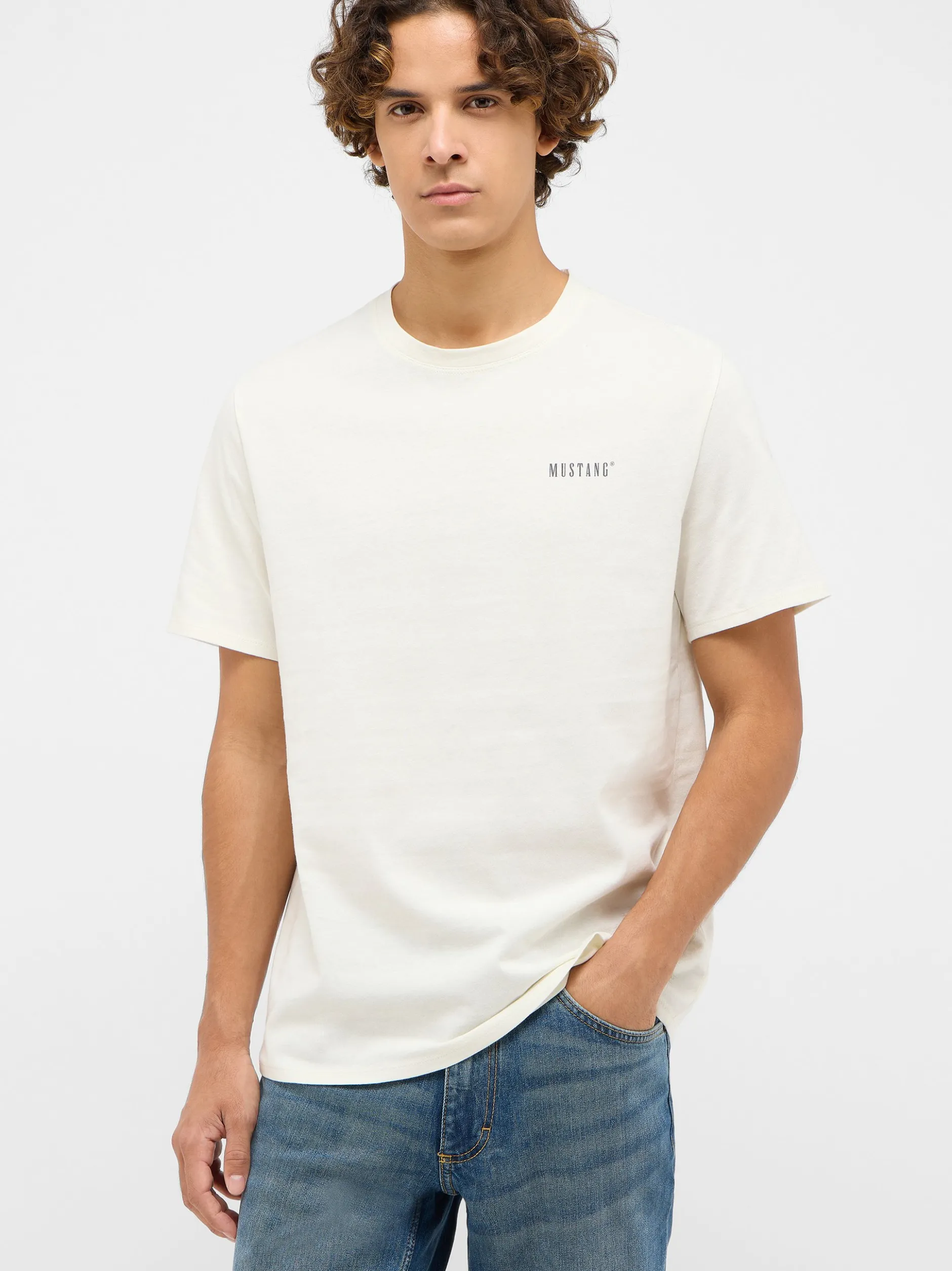 Mustang Herren T-Shirt in weiß - Ausschnitt: Rundhals