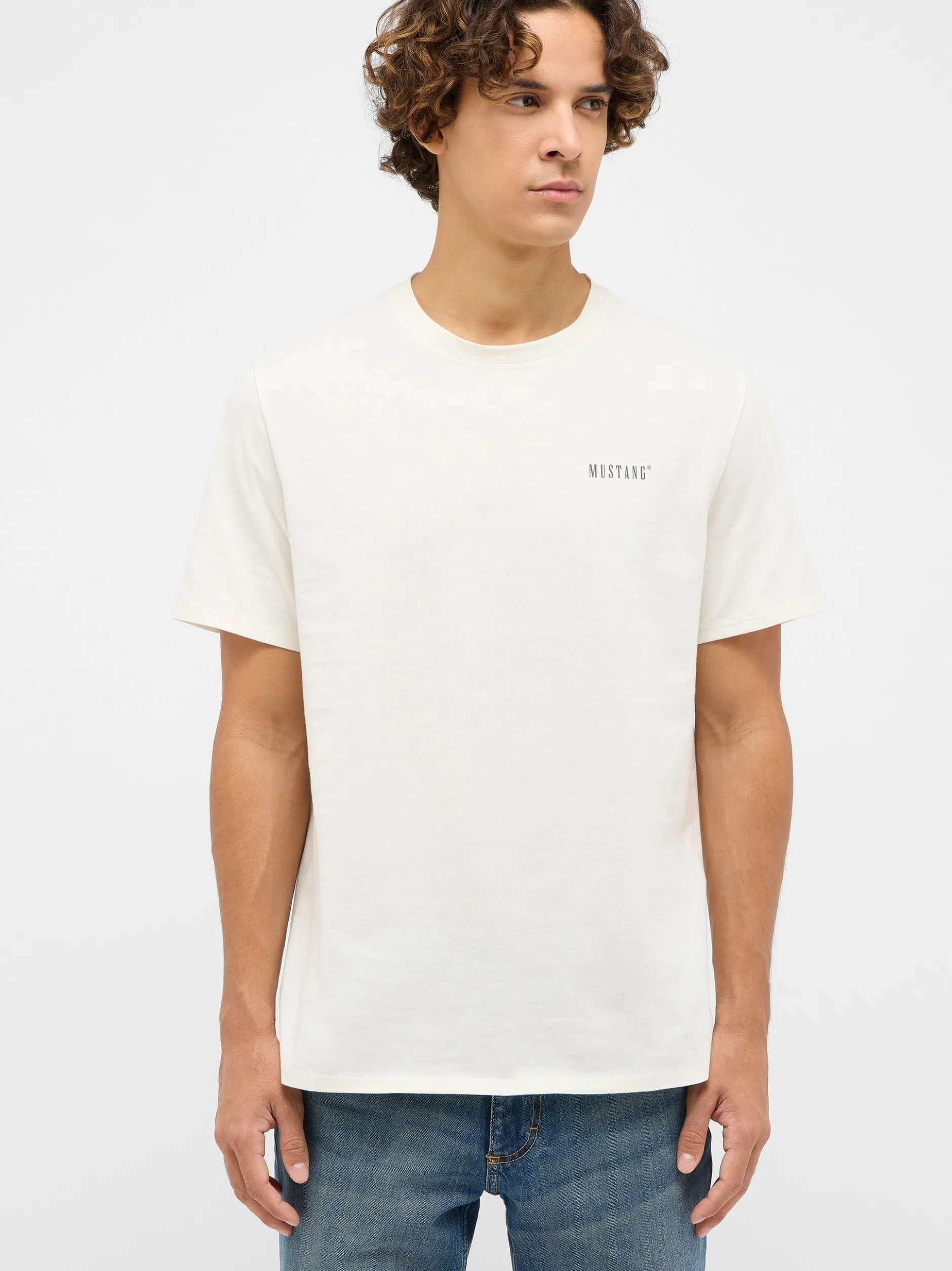 Mustang Herren T-Shirt in weiß - Ausschnitt: Rundhals