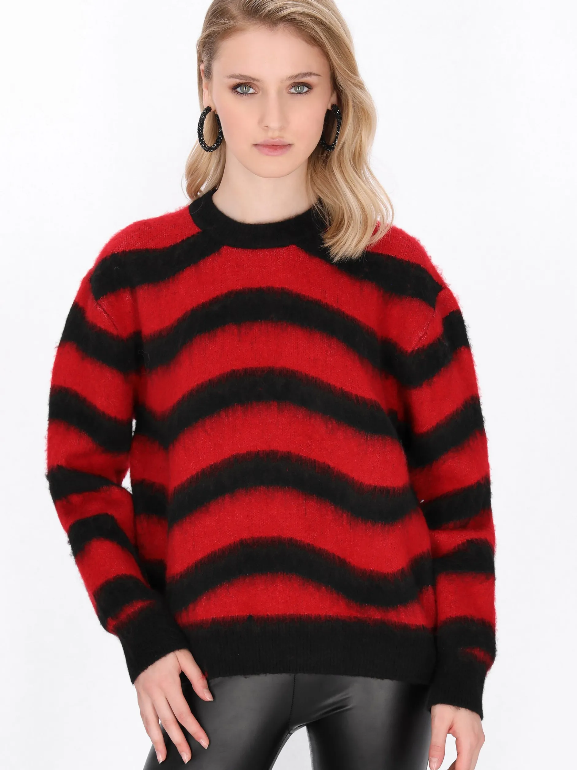 MyMo Damen Pullover in schwarz - Ausschnitt: Rundhals