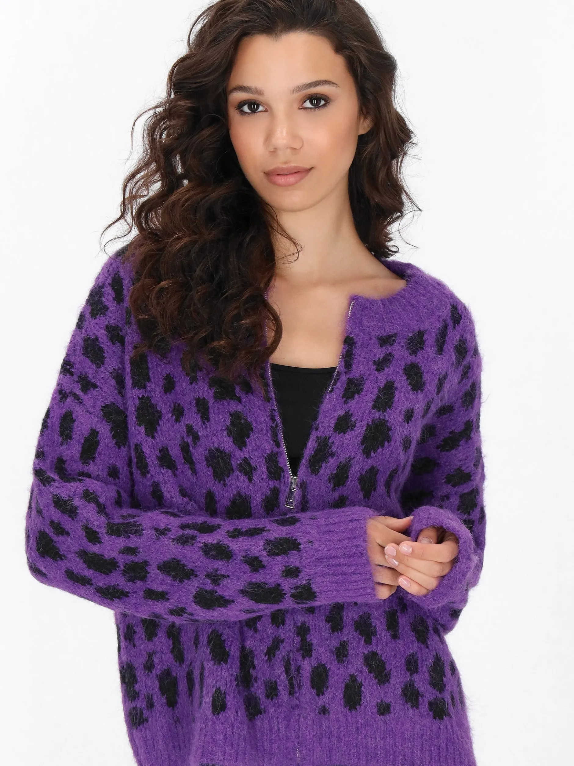 MyMo Damen Strickjacke in lila - Ausschnitt: Rundhals