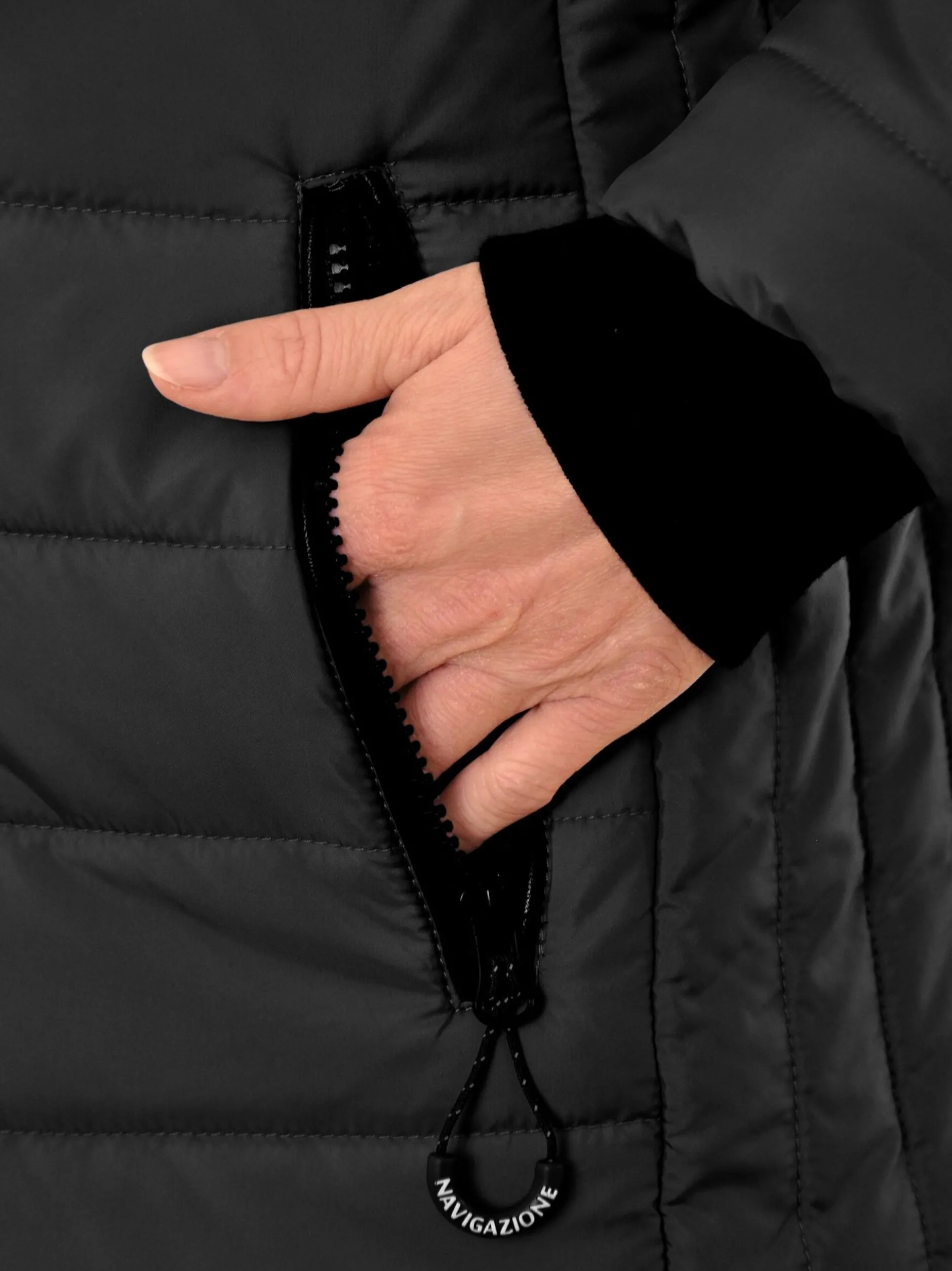 Navigazione Damen Steppjacke in schwarz