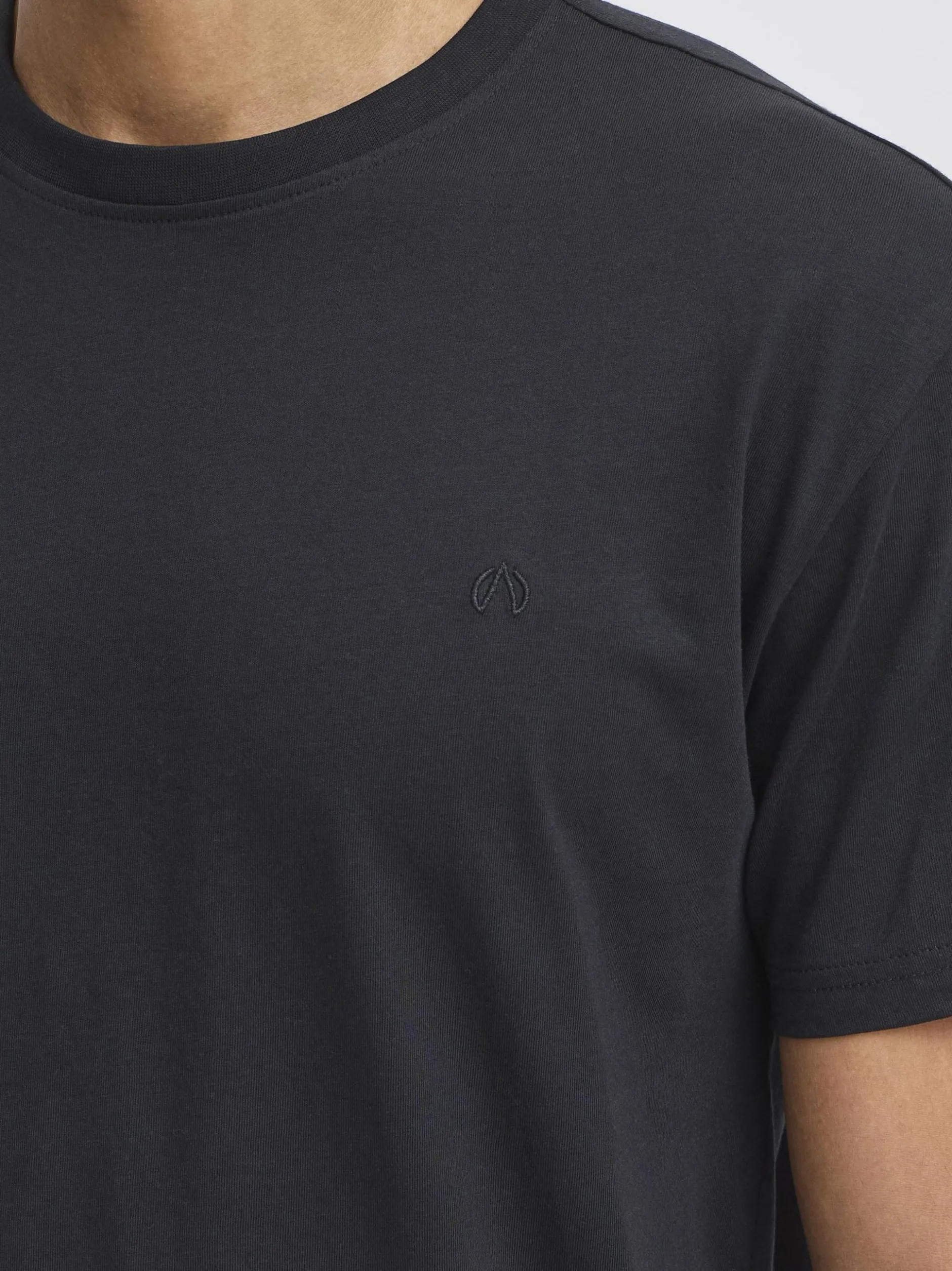 North Bend Herren Rundhalsshirt - NBGarfinkel in schwarz