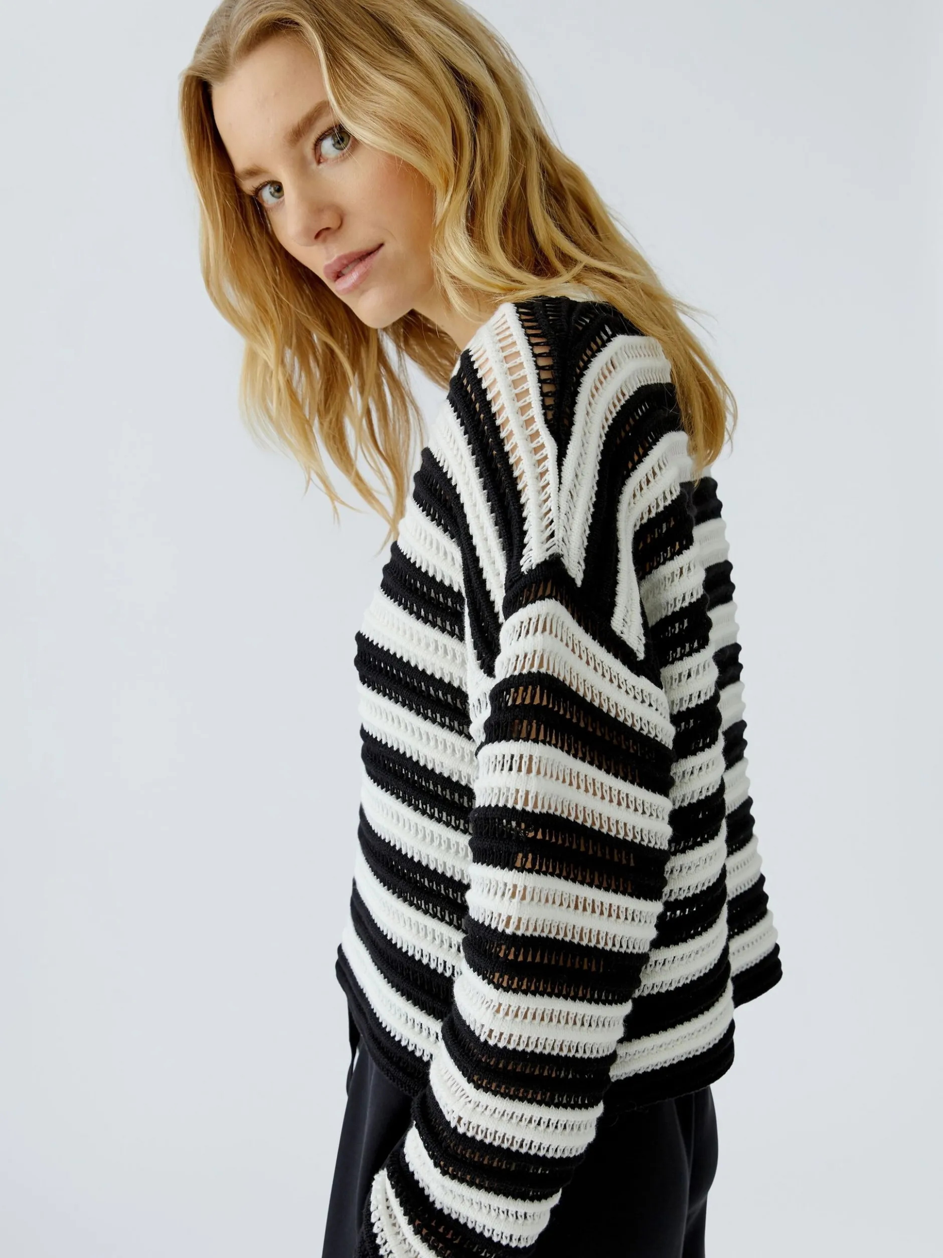 Oui Damen Pullover in weiß schwarz - Ärmel: langarm