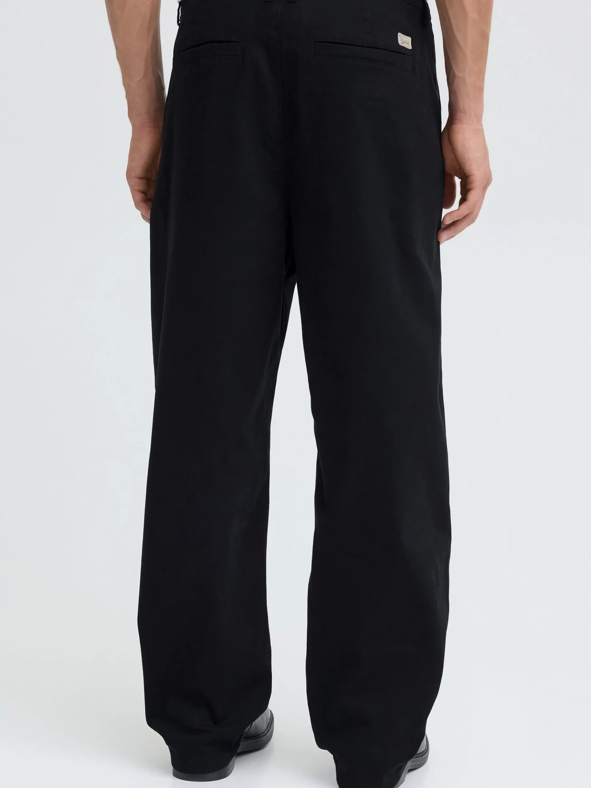 Solid Herren Chinohose - SDMohan Relaxed Fit in schwarz
