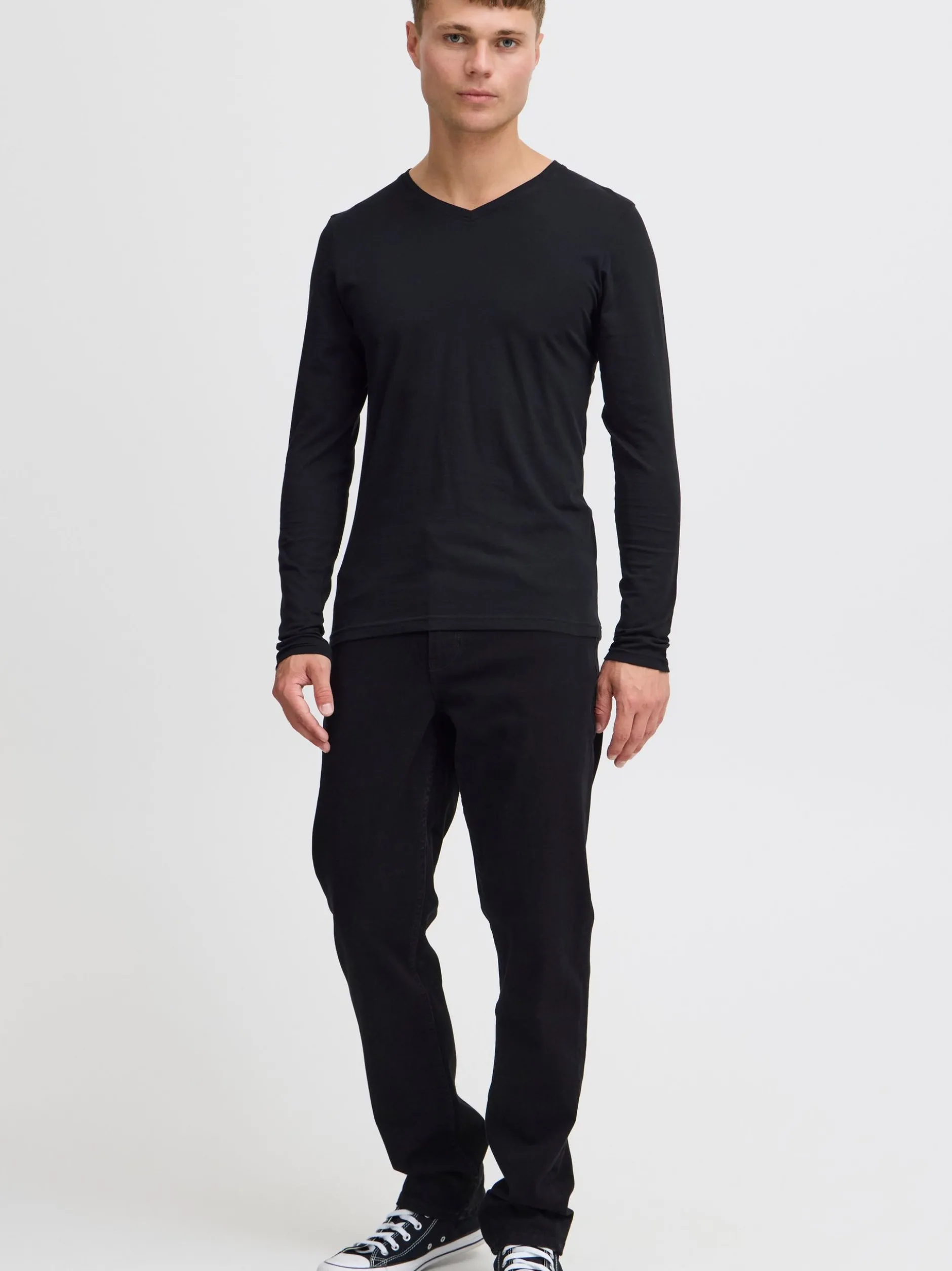 Solid Herren V-Shirt - SDBasil in schwarz