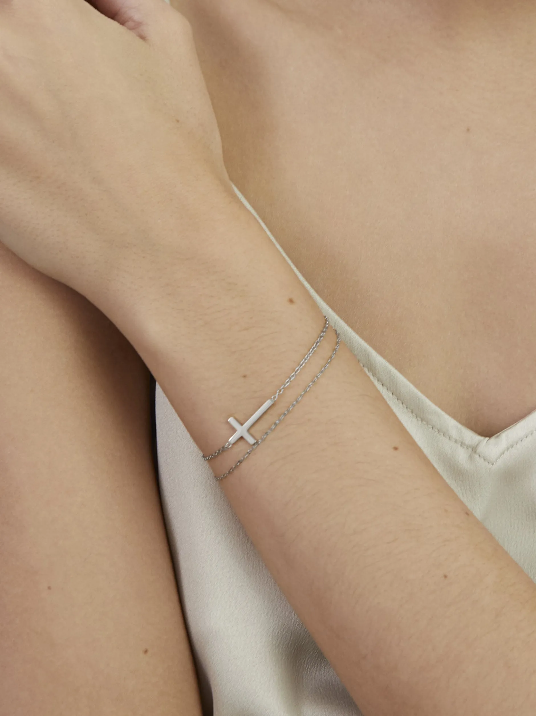 s.Oliver Damen Armband - Modern Cross in silber