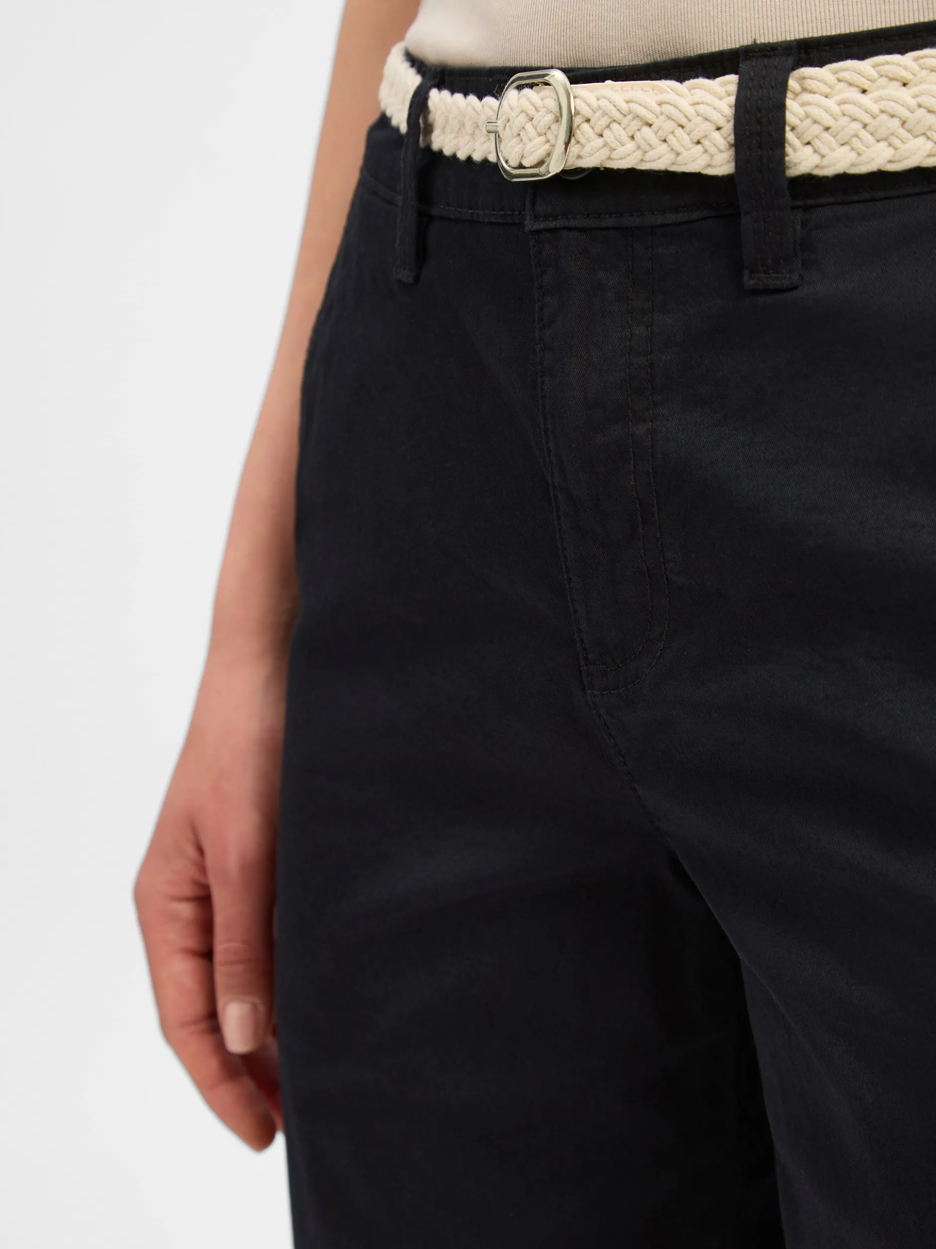 s.Oliver Damen Shorts in schwarz - Länge: kurz