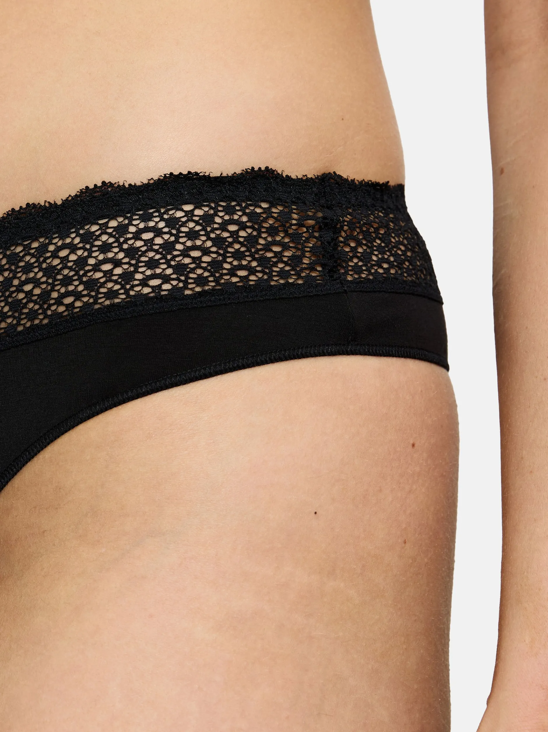 Triumph Damen String - 4er Pack Feel of Modal in schwarz