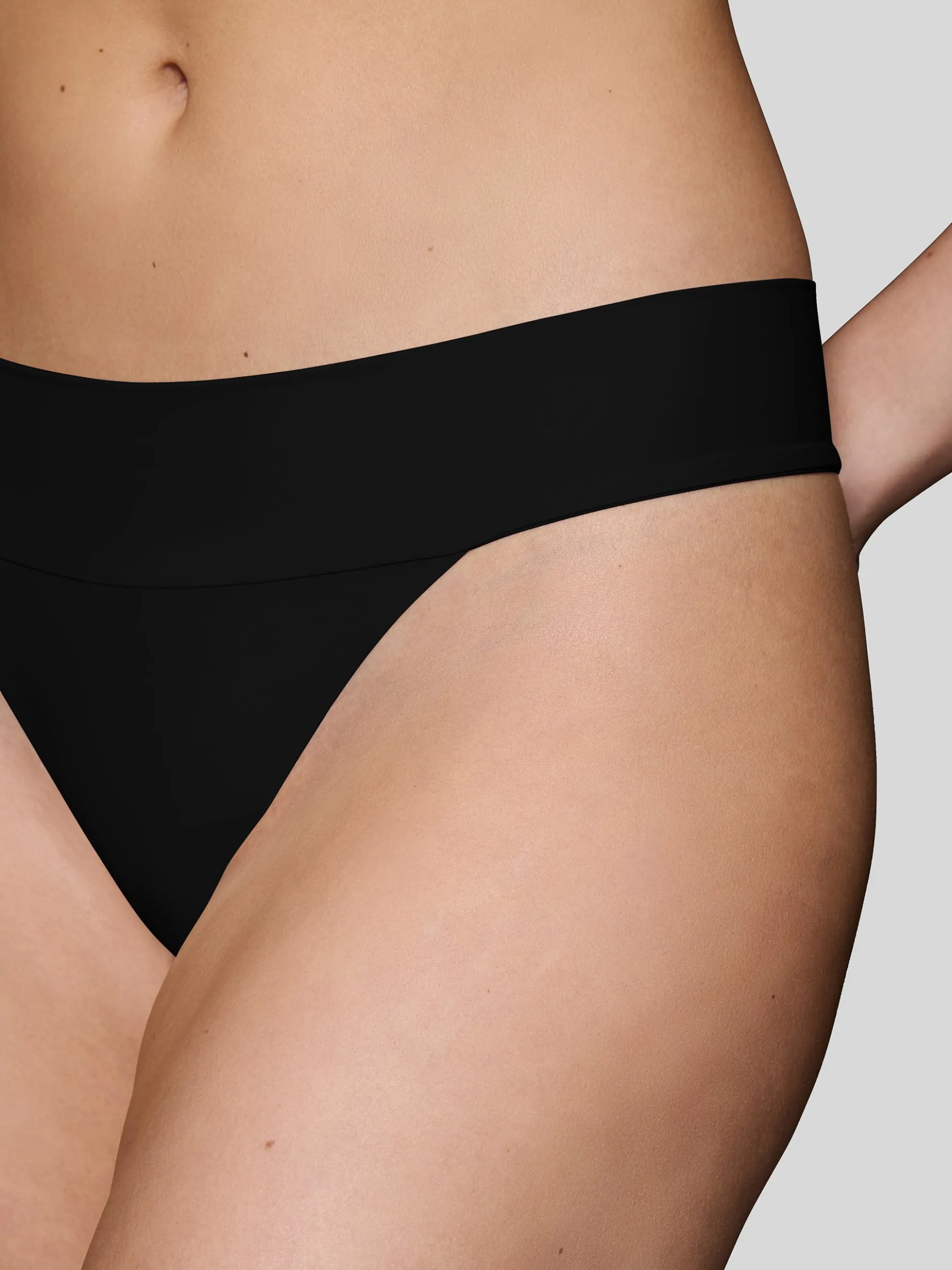 Triumph Damen String - Red Label Body Make-Up Illusion in schwarz